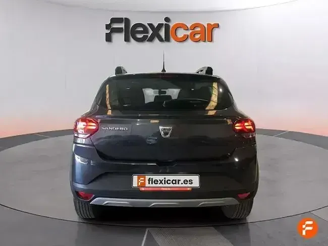 Usado Dacia Sandero Comfort 91 CV (66 kW) 2021 Negro Utilitario