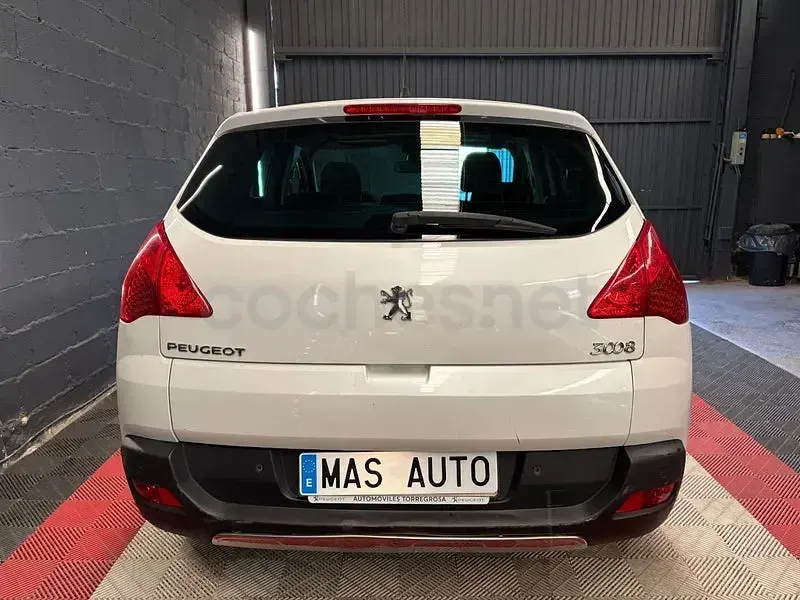 Usado Peugeot 3008 Style 115 CV (84 kW) 2013 Blanco Familiar