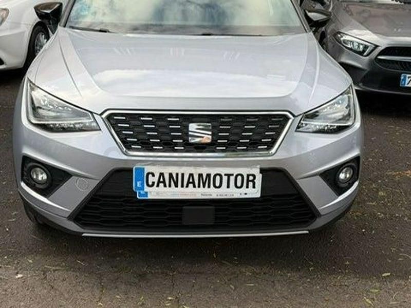 Usado Seat Arona Ecomotive 115 CV (84 kW) 2020 Gris / plata SUV