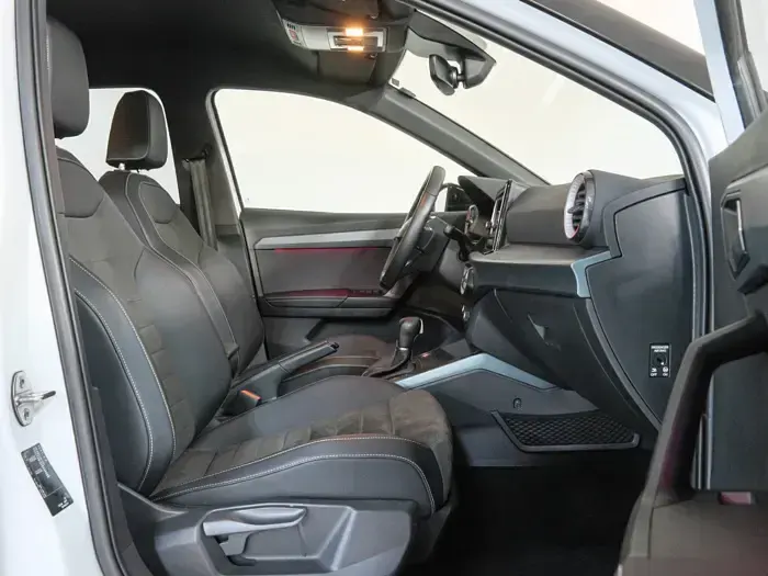 Usado Seat Arona Xperience 115 CV (84 kW) 2025 Blanco SUV
