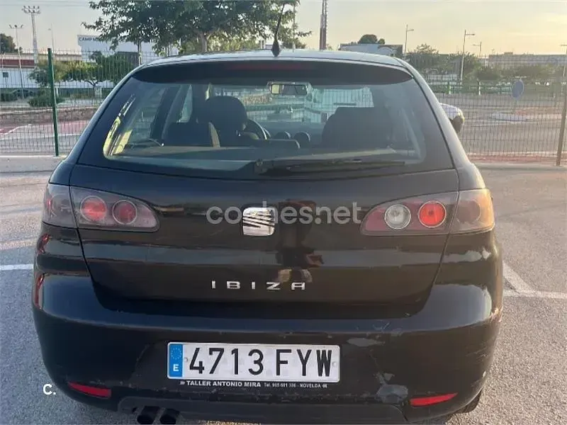 Usado Seat Ibiza Reference 100 CV (73 kW) 2007 Negro Utilitario