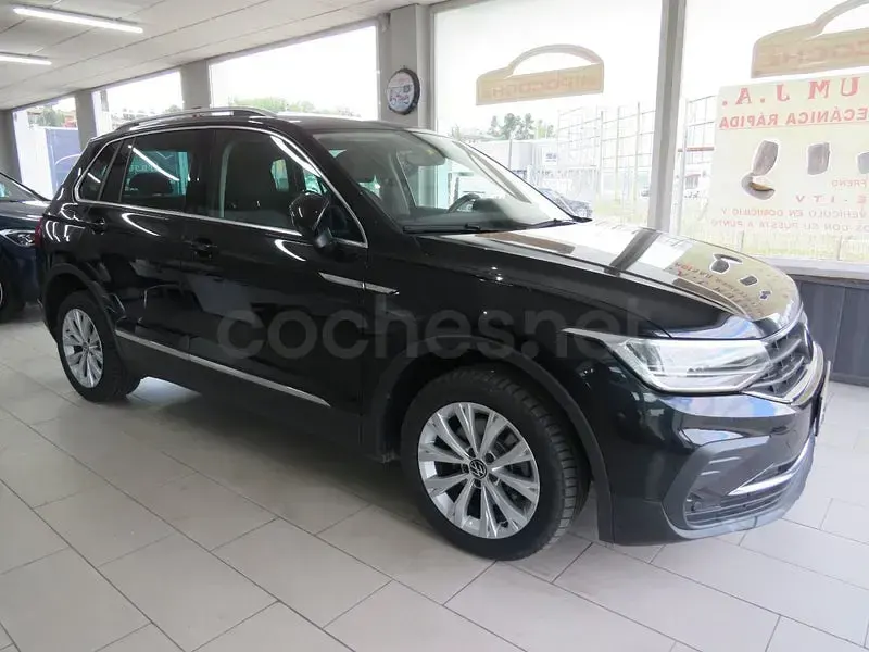 Usado VW Tiguan Life 150 CV (110 kW) 2022 Negro SUV