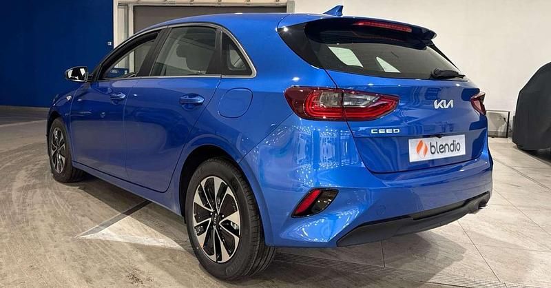 Azul Usado 2024 Kia Ceed Utilitario | 17.900 € (Precio justo) - Imagen 1/4