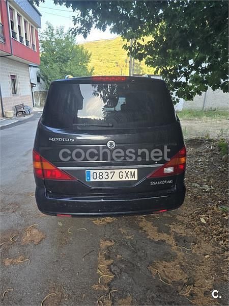 Usado Ssangyong (KGM) Rodius Limited 165 CV (121 kW) 2010 Negro Monovolumen