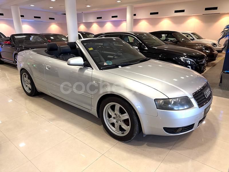 Usado Audi A4 Cabriolet 170 CV (125 kW) 2002 Gris / plata Descapotable