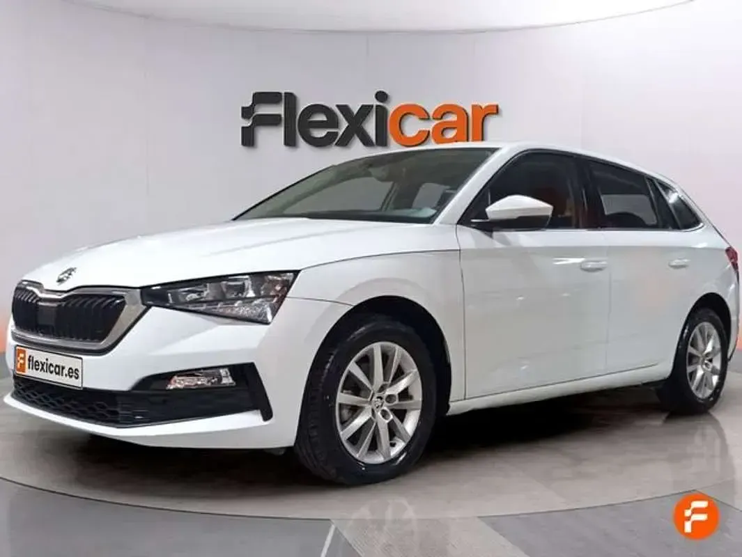 Usado Skoda Scala Style 116 CV (85 kW) 2020 Blanco Utilitario