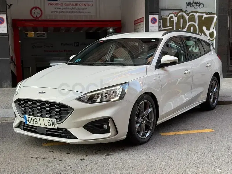 Usado Ford Focus ST-Line 120 CV (88 kW) 2021 Gris / plata Familiar