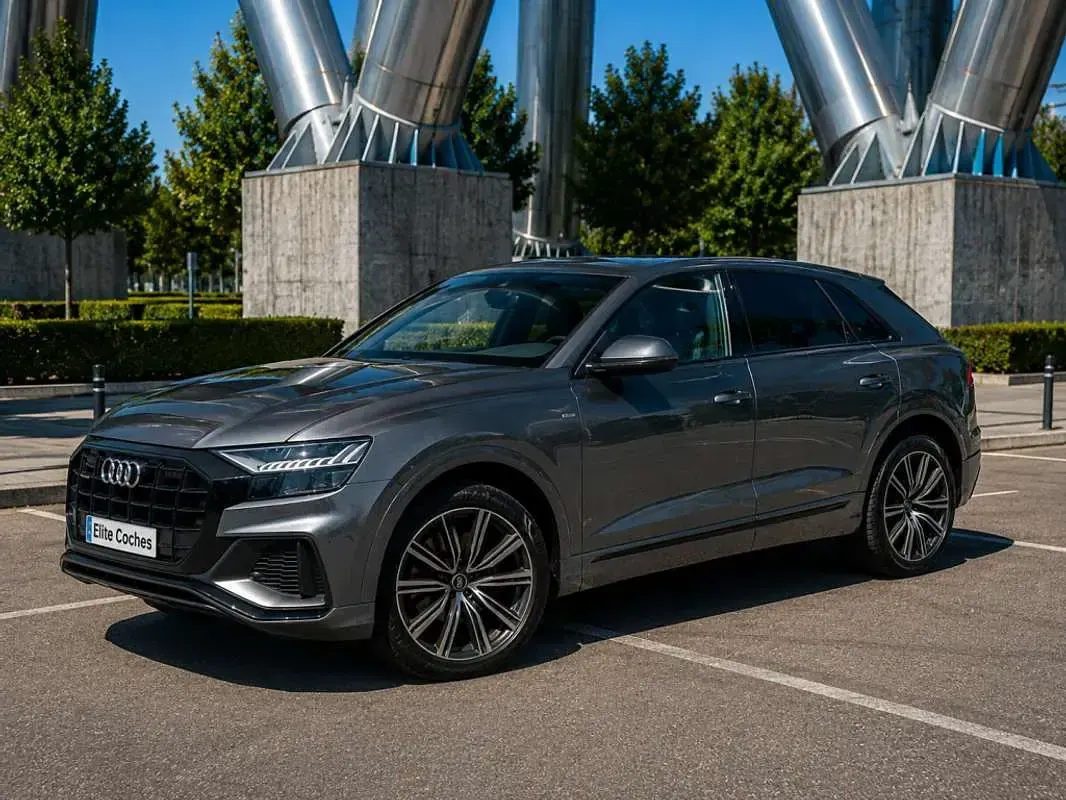Usado Audi Q8 S-line plus 286 CV (210 kW) 2022 Gris SUV