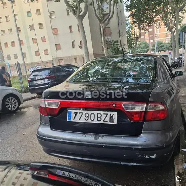 Usado Seat Toledo Stella 105 CV (77 kW) 2002 Gris / plata Berlina