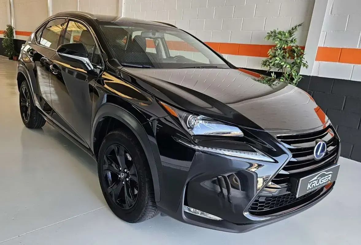 Usado Lexus NX300h Sport Line 197 CV (144 kW) 2017 Negro SUV