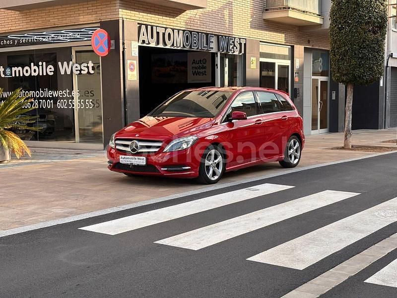 Rojo Usado 2013 Mercedes B180 Monovolumen | 9999 € (Precio justo) - Imagen 1/4