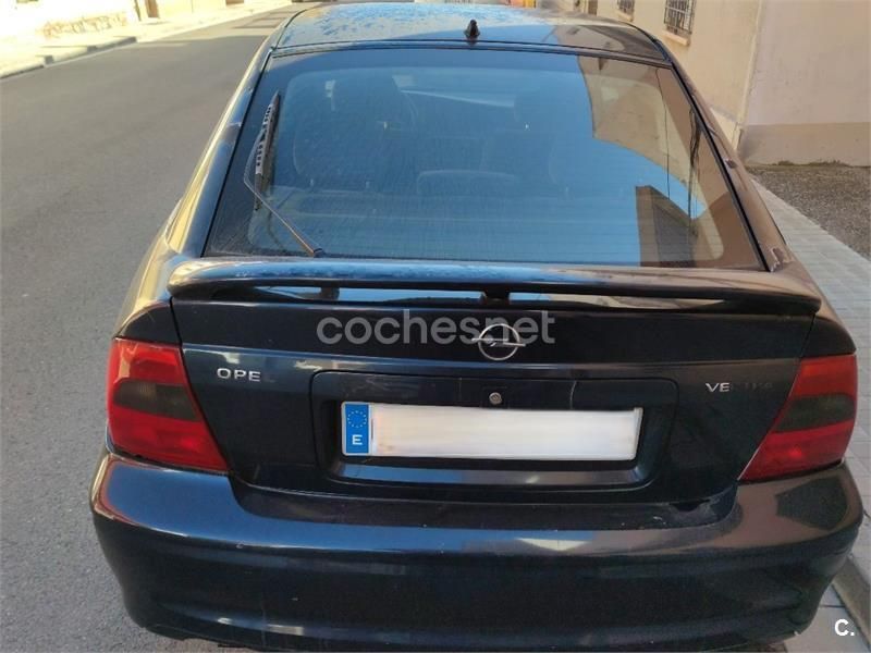 Azul Usado 2000 Opel Vectra Berlina | 400 € - Imagen 1/4