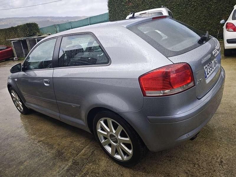 Usado Audi A3 Ambition 140 CV (102 kW) 2004 Gris Utilitario