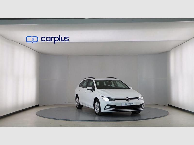 Usado VW Golf VIII 115 CV (84 kW) 2022 Blanco puro Familiar