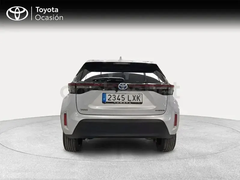Usado Toyota Yaris Cross Plus 116 CV (85 kW) 2022 Gris / plata SUV