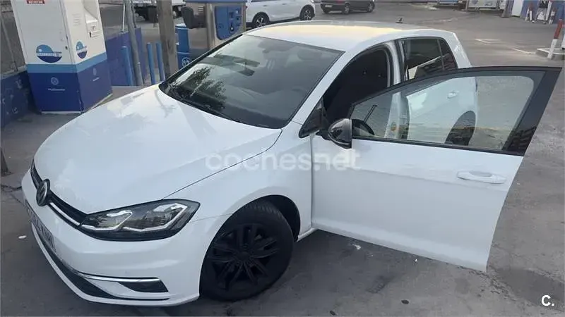 Usado VW Golf VII Sportline 125 CV (91 kW) 2018 Blanco Familiar