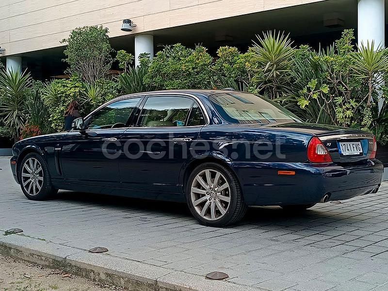 Usado Jaguar XJ8 Executive 298 CV (219 kW) 2007 Azul Berlina