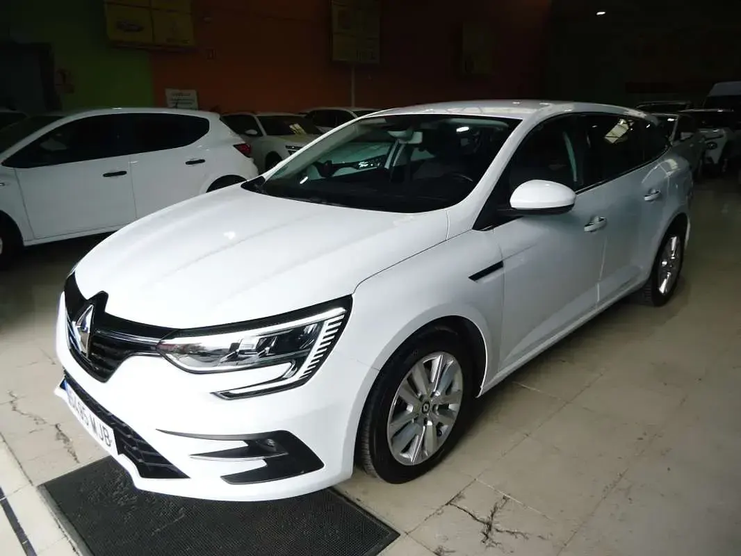 Usado Renault Mégane GrandTour Equilibre 116 CV (85 kW) 2023 Blanco Familiar
