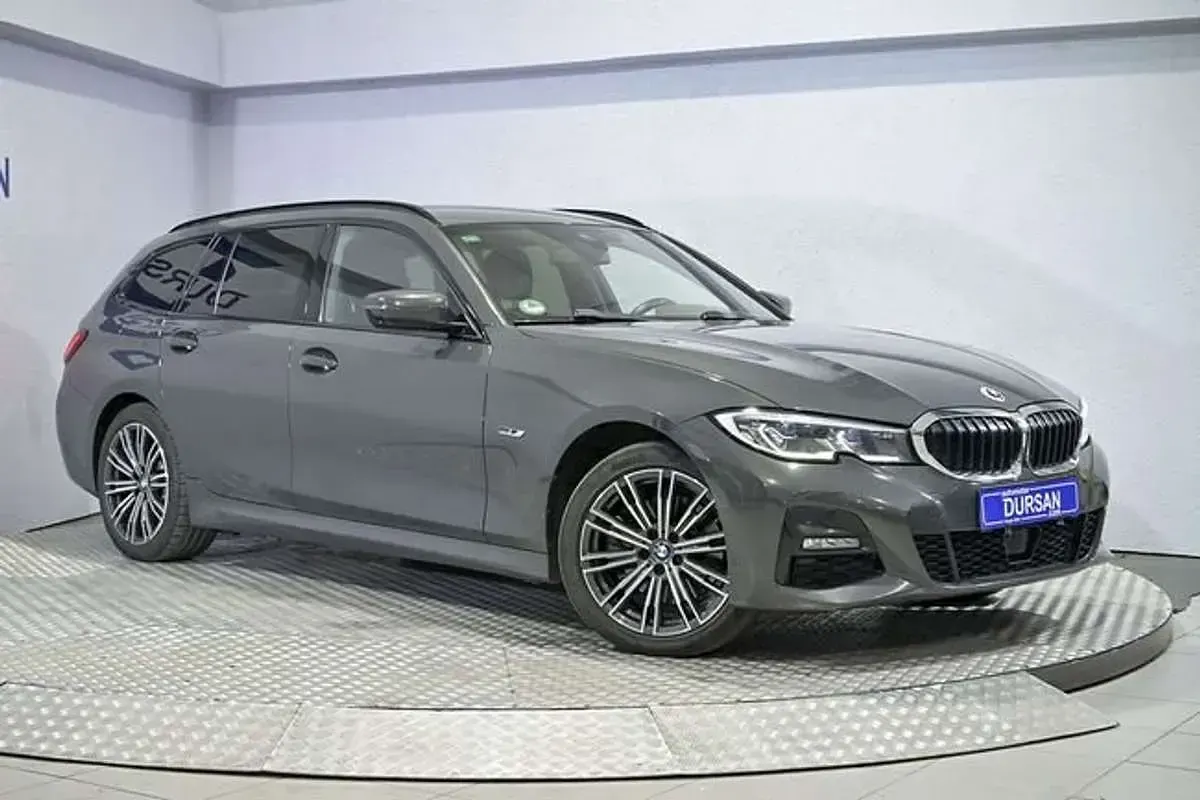 Usado BMW 320e Comfort Edition 204 CV (150 kW) 2022 Gris Familiar