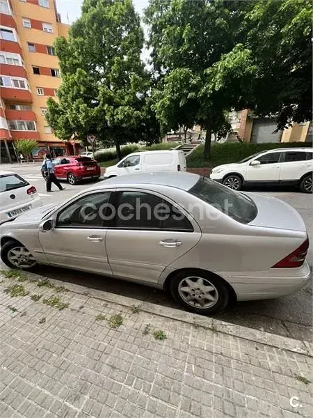 Usado Mercedes C220 Elegance 143 CV (105 kW) 2002 Gris / plata Berlina