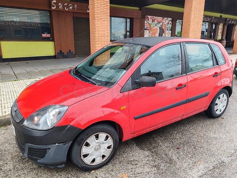Rojo Usado 2006 Ford Fiesta Ambiente Berlina | 2800 € (Buen precio) - Imagen 1/4