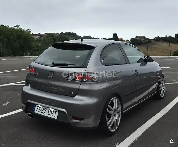 Usado Seat Ibiza CUPRA 160 CV (117 kW) 2005 Gris / plata Utilitario