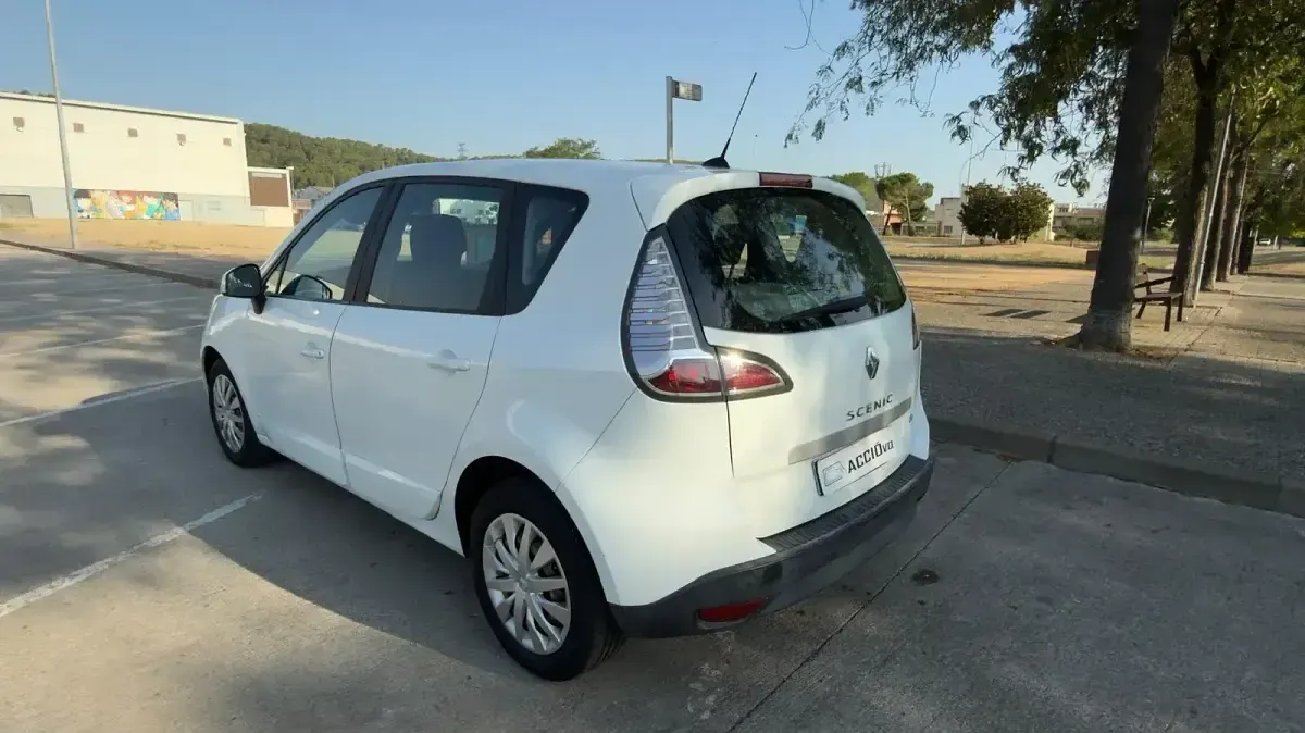 Usado Renault Scénic III Dynamique 110 CV (80 kW) 2014 Blanco