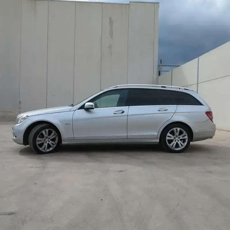 Usado Mercedes C200 Classic 136 CV (100 kW) 2010 Plateado Familiar