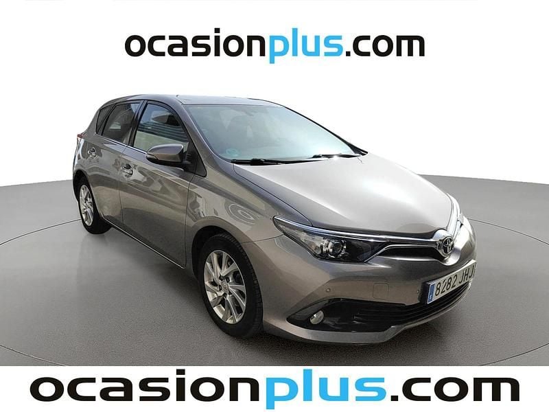 Usado Toyota Auris Active 116 CV (85 kW) 2015 Marrón Utilitario
