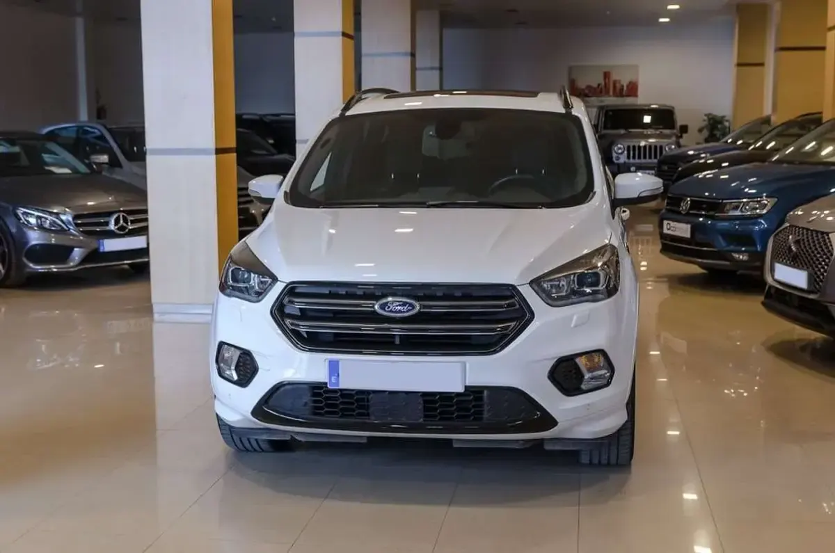 Usado Ford Kuga ST-Line 176 CV (129 kW) 2019 Blanco SUV
