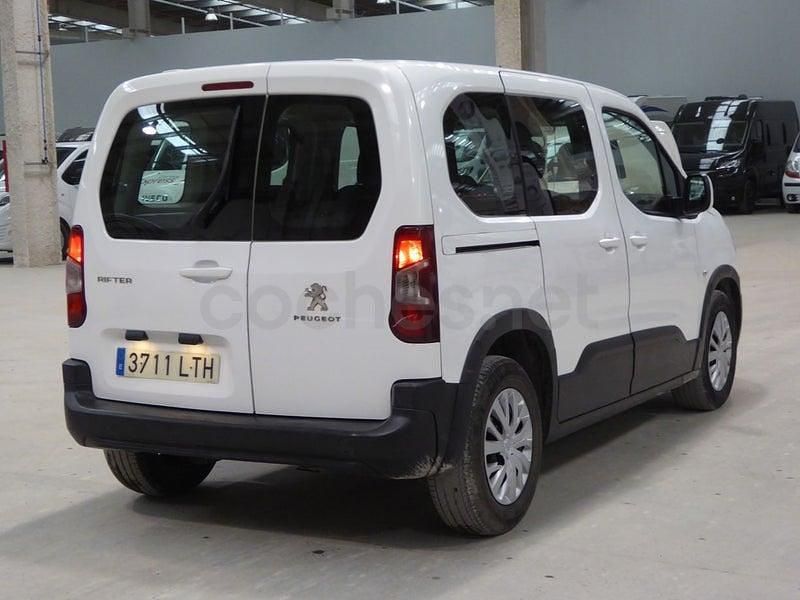 Usado Peugeot Rifter Active 100 CV (73 kW) 2022 Blanco Monovolumen