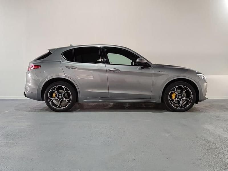Usado Alfa Romeo Stelvio Veloce 210 CV (154 kW) 2023 Gris SUV