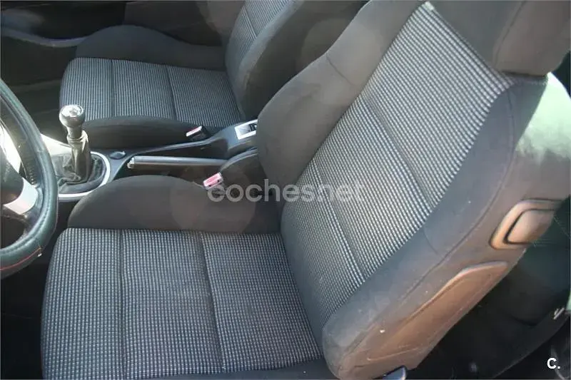 Usado Peugeot 307 CC 138 CV (101 kW) 2005 Negro Descapotable
