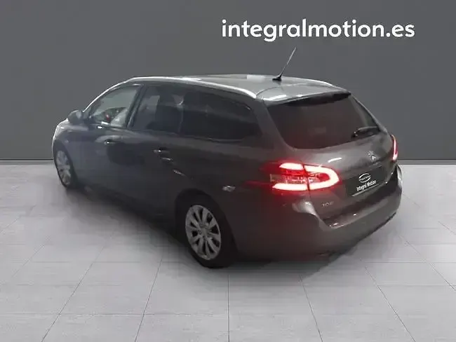 Usado Peugeot 308 SW Style 110 CV (80 kW) 2018 Gris Familiar