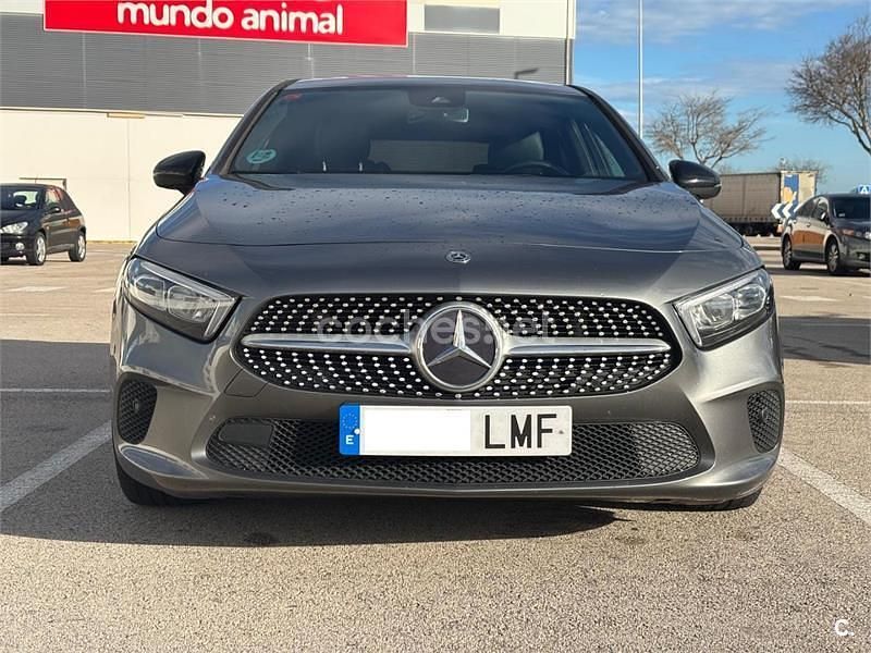 Usado Mercedes A180 109 CV (80 kW) 2018 Gris / plata Berlina