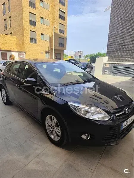 Usado Ford Focus Trend 95 CV (69 kW) 2012 Negro Berlina