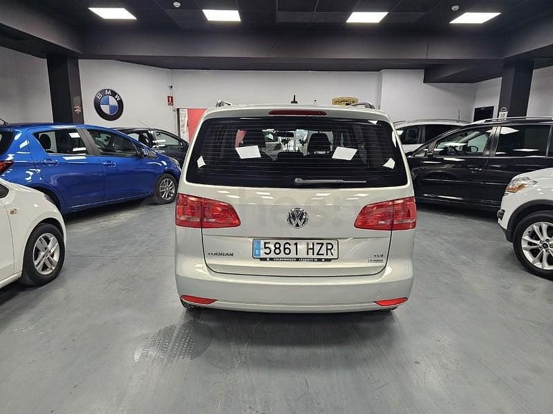 Usado VW Touran Advance 105 CV (77 kW) 2014 Gris / plata Monovolumen