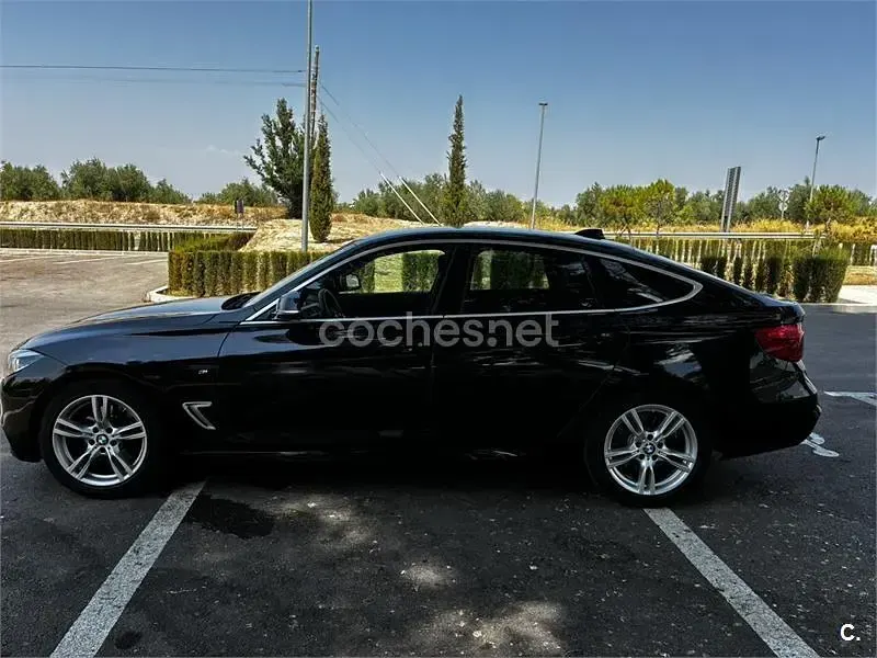 Usado BMW 330 Comfort Edition 258 CV (189 kW) 2016 Negro Berlina