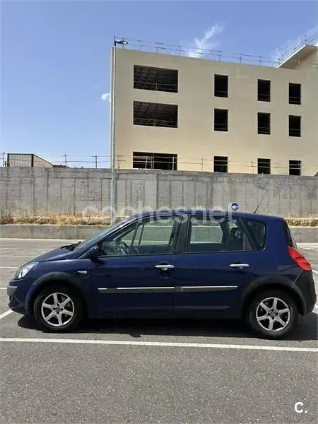 Usado Renault Scénic III 100 CV (73 kW) 2009 Azul Monovolumen