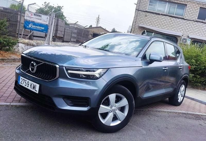 Usado Volvo XC40 Momentum 156 CV (114 kW) 2018 Gris SUV