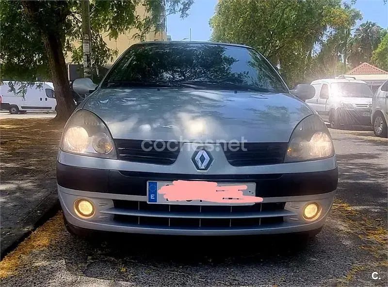 Usado Renault Clio II 80 CV (58 kW) 2004 Gris / plata Berlina
