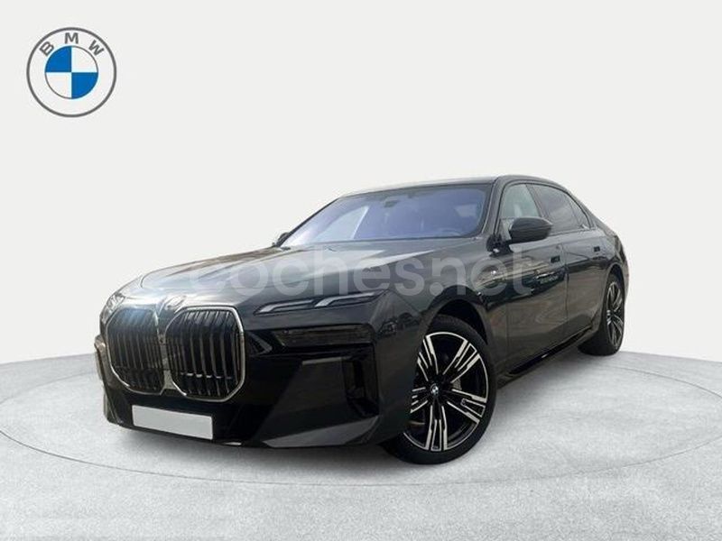 Gris / plata Usado 2024 BMW 740 Berlina | 109.900 € (Un poco caro) - Imagen 1/4