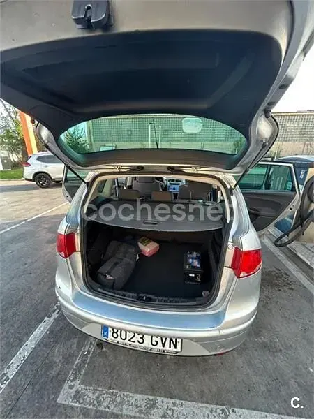 Usado Seat Altea XL Ecomotive 105 CV (77 kW) 2010 Gris / plata Monovolumen