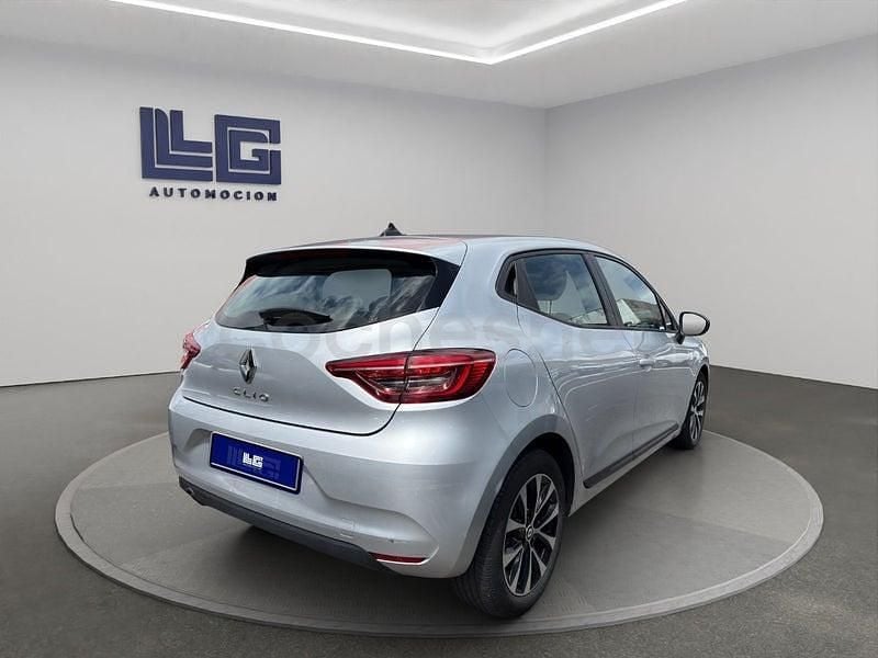 Usado Renault Clio V Techno 91 CV (66 kW) 2023 Gris / plata Berlina