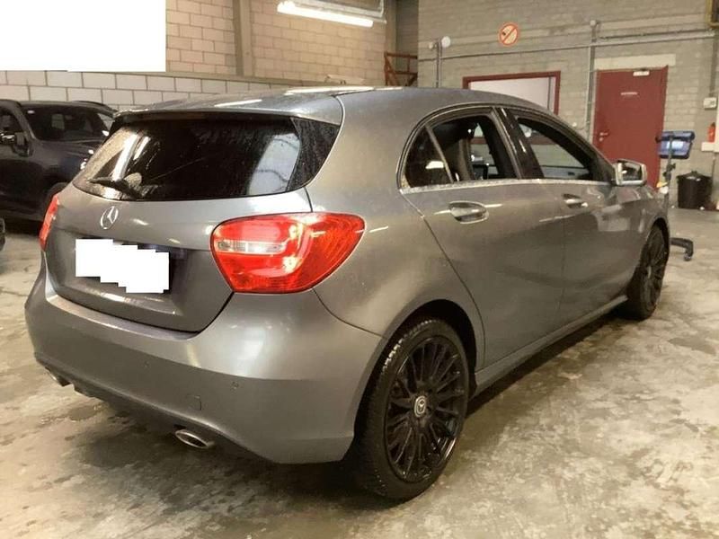 Usado Mercedes A200 Style 136 CV (100 kW) 2015 Gris Utilitario