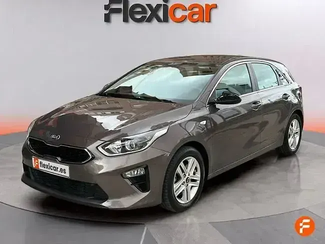 Usado Kia Ceed 140 CV (102 kW) 2020 Marrón Utilitario