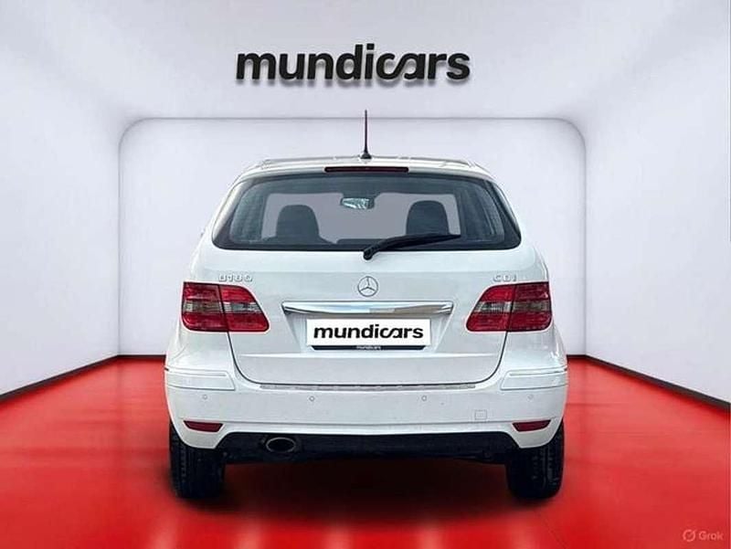 Usado Mercedes A180 109 HP (80 kW) 2011 Branco Citadino