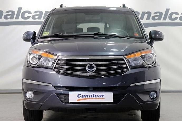 Usado SsangYong Rodius 155 CV (114 kW) 2014 Gris Monovolumen