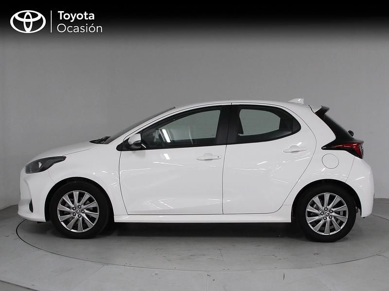 Usado Toyota Yaris Hybrid Active 116 CV (85 kW) 2023 Blanco Berlina