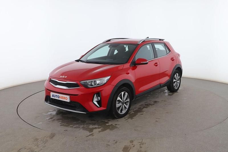 Rojo Usado 2024 Kia Stonic SUV | 18.499 € (Un poco caro) - Imagen 1/3